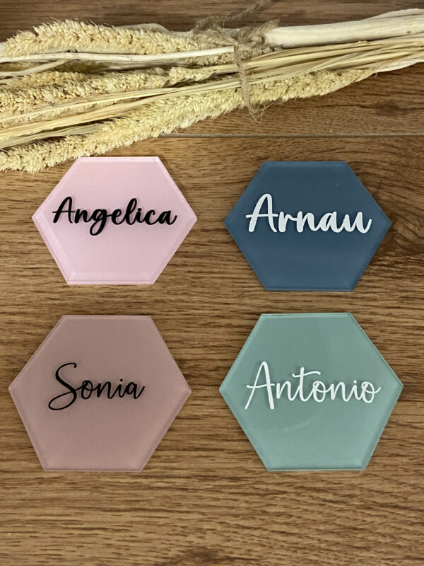 Marcasitios hexagonales de metacrilato pintados