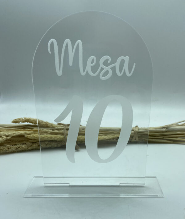 Placas forma puerta de números de mesa en metacrilato grabado