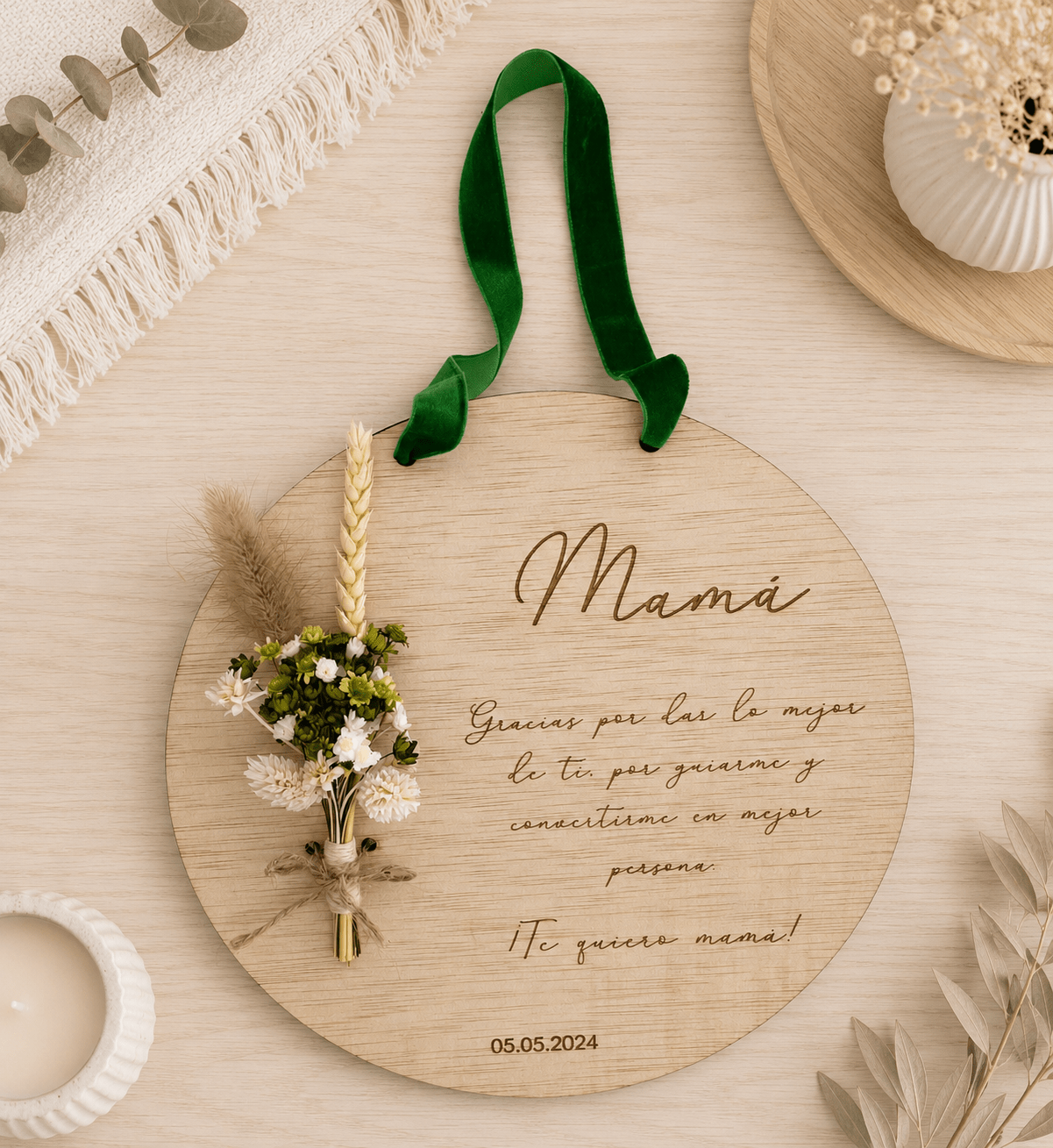 Placa circular con ramillete de flores